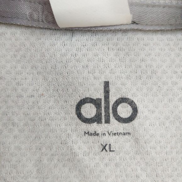 Alo Yoga Impel Sweatshirt Mens XL Gray Waffle-Textured Crew Neck Athletic - Picture 9 of 12